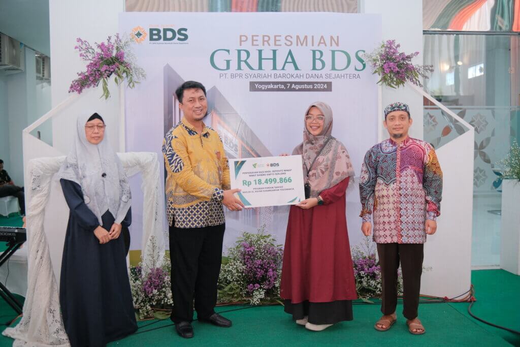 Bank Syariah BDS menyalurkan Wakaf Uang kepada Dompet Dhuafa sebgai nazhir